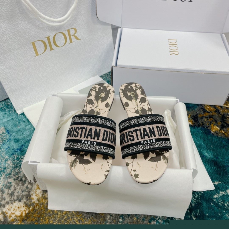 ch**an D*or slippers